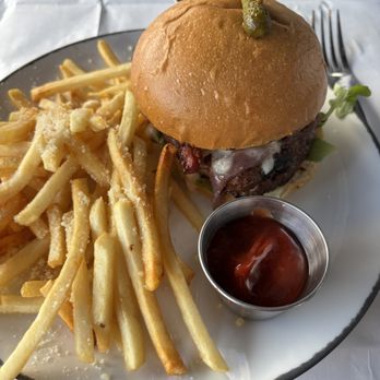 Gatsby's Landing - Gatsby's Burger - New American Near Me - Roslyn, New York