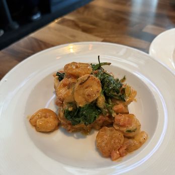 Marlow's Tavern - Shrimp and grits - New American Near Me - Atlanta, Georgia