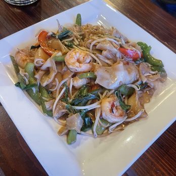 Thai Terrace - Drunken noodle - Thai Near Me - Sacramento, California