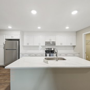 Valora at Homewood Apartments - Kitchen with island - Apartments Near Me - Homewood, Alabama Valora at Homewood Apartments - Kitchen with island - Apartments Near Me - Homewood, Alabama