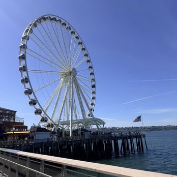 The Seattle Great Wheel - Amusement Parks Near Me - Seattle, Washington