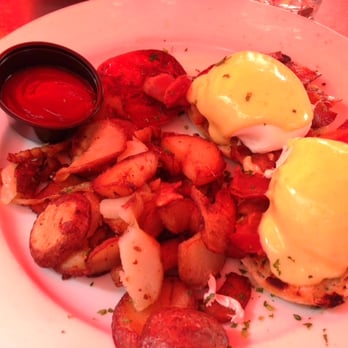 Oliver's Bistro - Eggs Benedict (w american bacon) - Breakfast & Brunch Near Me - Miami Beach, Florida Oliver's Bistro - Eggs Benedict (w american bacon) - Breakfast & Brunch Near Me - Miami Beach, Florida