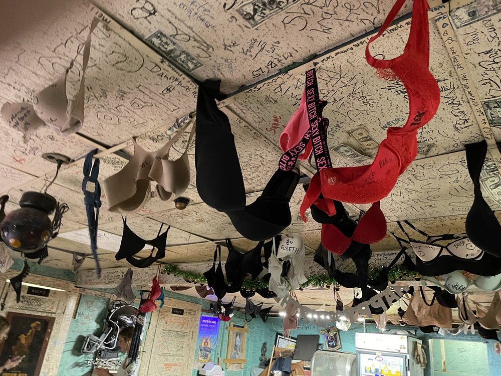 Irv's Basement Bar Logo