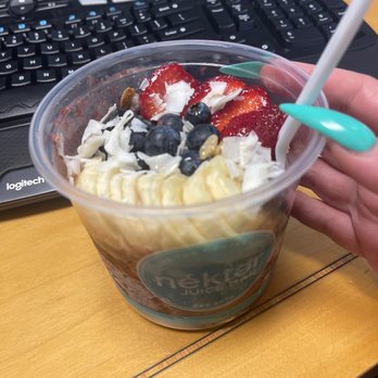 Nekter Juice Bar - Acai Aca Banana Berry Bowl with Chai pudding and Coconut - Ice Cream & Frozen Yogurt Near Me - Irvine, California