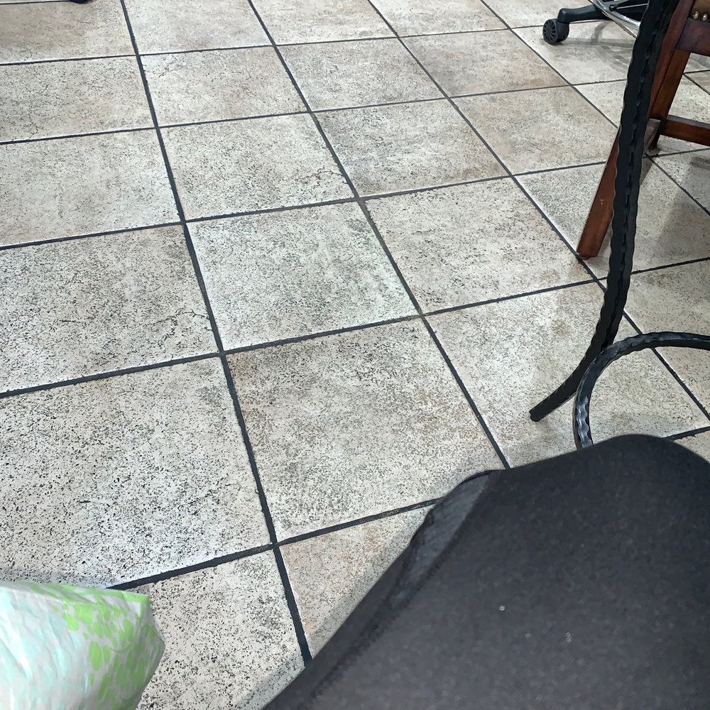 Dirty floors & botched service Dirty floors & botched service