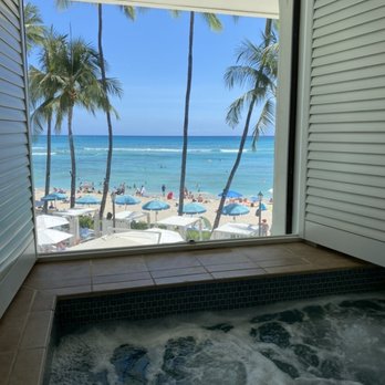 Moana Lani Spa - View from the jacuzzi in the women's lounge - Day Spas Near Me - Honolulu, Hawaii Moana Lani Spa - View from the jacuzzi in the women's lounge - Day Spas Near Me - Honolulu, Hawaii
