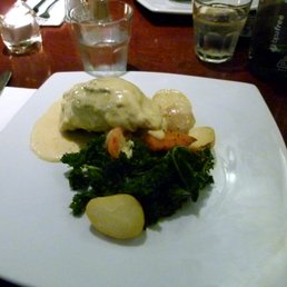 Crofters Chicken: chicken breast stuffed with haggis in a whiskey cream sauce and seasonal veggies. (11.50 pounds)