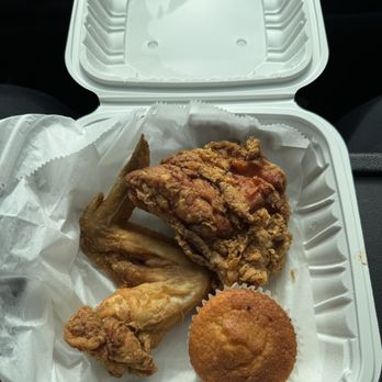 Mama J's Kitchen - Fried Chicken (White) $14 - Soul Food Near Me - Richmond, Virginia