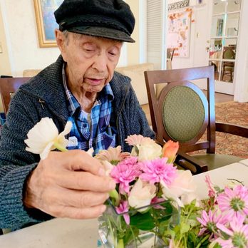 Alexander Gardens Assisted Living - Weekly Flower Design Class at AG! - Assisted Living Facilities Near Me - Santa Barbara, California Alexander Gardens Assisted Living - Weekly Flower Design Class at AG! - Assisted Living Facilities Near Me - Santa Barbara, California