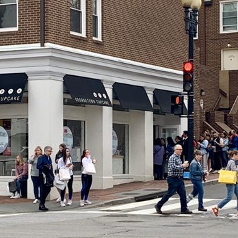 Georgetown Cupcake - Line on a Friday afternoon - Cupcakes Near Me - Washington, DC, District of Columbia Georgetown Cupcake - Line on a Friday afternoon - Cupcakes Near Me - Washington, DC, District of Columbia