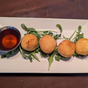 Juleps Kentucky Tavern - Crispy goat cheese - Comfort Food Near Me - Ashburn, Virginia