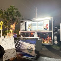Pupusas La Perrona - Food truck