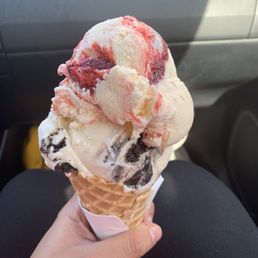 Cookies & cream with strawberry cheesecake Cookies & cream with strawberry cheesecake
