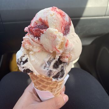 Guanatos Ice Cream - Cookies & cream with strawberry cheesecake - Ice Cream & Frozen Yogurt Near Me - Bay Point, California Guanatos Ice Cream - Cookies & cream with strawberry cheesecake - Ice Cream & Frozen Yogurt Near Me - Bay Point, California