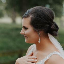 Blended - This stunning bride glowing in her Blended sunless tan!