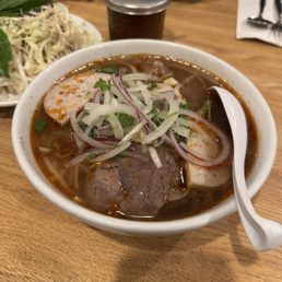 Bun Bo Hue (Spicy Hue Beef Noodle Soup) Bun Bo Hue (Spicy Hue Beef Noodle Soup)