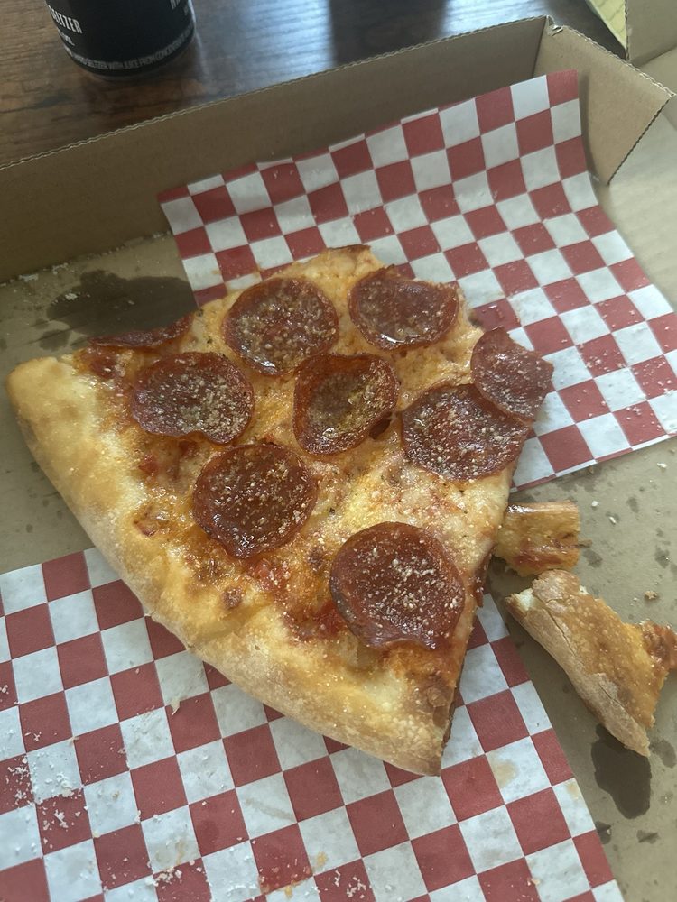 The Crest Pizza Logo