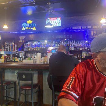 Brown Jerry's Blues Brews and Barbecue - Inside looking towards bar - Barbeque Near Me - Pacific, Missouri
