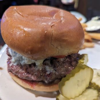 Lindburgers - Burger cooked medium, yum - Burgers Near Me - Jupiter, Florida