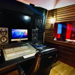 The Room Melrose Recording Studio - Hollywood Hills Studio B