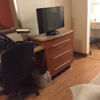 Motel 6 - Entering the room - Hotels Near Me - Amarillo, Texas Motel 6 - Entering the room - Hotels Near Me - Amarillo, Texas