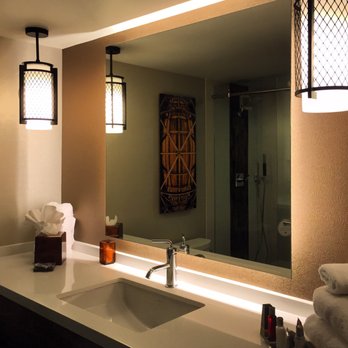 Baton Rouge Marriott - Nicely renovated bathroom - Hotels Near Me - Baton Rouge, Louisiana Baton Rouge Marriott - Nicely renovated bathroom - Hotels Near Me - Baton Rouge, Louisiana