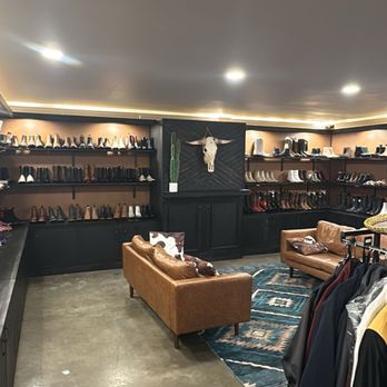 Caballo Bronco - Waiting area - Shoe Stores Near Me - Paramount, California