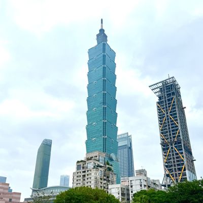 Taipei 101 by null