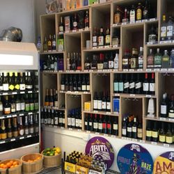 Nesbit's Julia Street Market - Liquor wine beer
