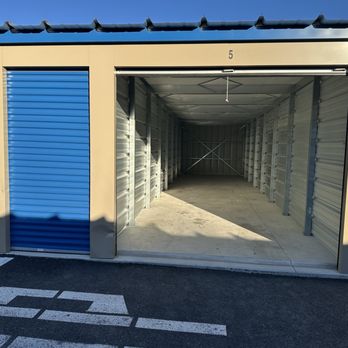 New Castle Self Storage - 10×40 drive-up storage with plenty of room for vehicles, equipment, and large household moves. Clean, secure, and easy to access. - Self Storage Near Me - New Castle, Delaware New Castle Self Storage - 10×40 drive-up storage with plenty of room for vehicles, equipment, and large household moves. Clean, secure, and easy to access. - Self Storage Near Me - New Castle, Delaware