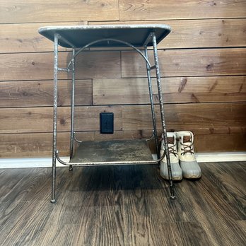 Noon Lodge at Mallard Bay - nightstand - Big Bear Lake, CA