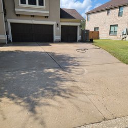 Premium Pressure Wash - Driveway and sidewalk cleaning