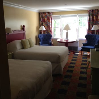 Colony Hotel - Annex house East. Not in the main building...this room has a more "cottage" feel. Clean and cozy. - Hotels Near Me - Kennebunkport, Maine Colony Hotel - Annex house East. Not in the main building...this room has a more "cottage" feel. Clean and cozy. - Hotels Near Me - Kennebunkport, Maine