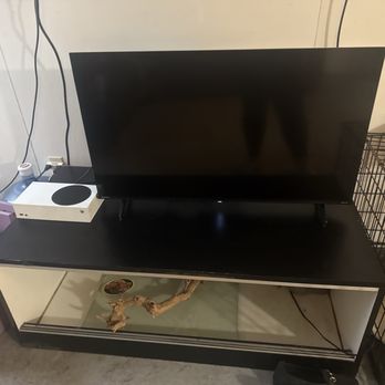 Dos Hermanas Cleaning Services - Helped me rearrange my living room - Home Cleaning Near Me Dos Hermanas Cleaning Services - Helped me rearrange my living room - Home Cleaning Near Me
