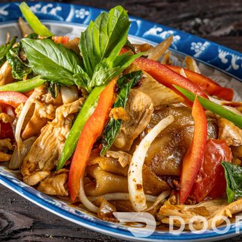 Krata Thai Restaurant - Drunken Noodle Chicken! - Thai Near Me - Newark, New Jersey Krata Thai Restaurant - Drunken Noodle Chicken! - Thai Near Me - Newark, New Jersey
