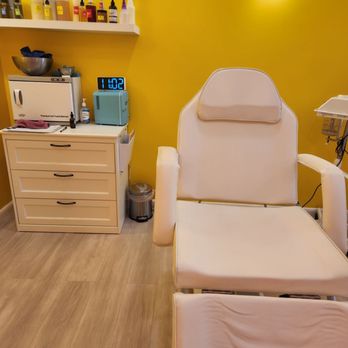 Clean Your Dirty Face - Your facial chair - Skin Care Near Me - Tampa, Florida