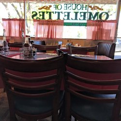Bo’s House of Omelettes & Waffles - Tables in restaurant