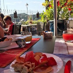 Hotel Bellerive - Breakfast by the lake
