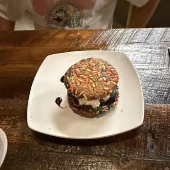 Eating House 1849 Koloa - Ice cream sandwich with kids meal - Hawaiian Near Me - Koloa, Hawaii