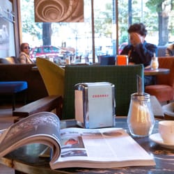 Café de la Presse - L'endroit idéal pour lire son Monocle avec un espresso.