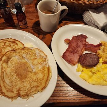 Cracker Barrel Old Country Store - Grandma Sampler - American Near Me - Altamonte Springs, Florida Cracker Barrel Old Country Store - Grandma Sampler - American Near Me - Altamonte Springs, Florida