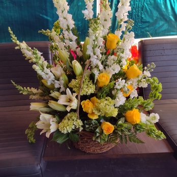 Bob Farr's Florist - Peaceful basket arrangement (premium) - Florists Near Me - Detroit, Michigan Bob Farr's Florist - Peaceful basket arrangement (premium) - Florists Near Me - Detroit, Michigan