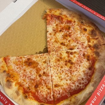 Piola - Brickell - Margherita that has no basil - Pizza Near Me - Miami, Florida Piola - Brickell - Margherita that has no basil - Pizza Near Me - Miami, Florida