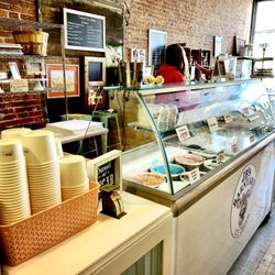 3 Chicks Fudgery - Freshly Made Hoosier Fudge and treats! For 3 generations.