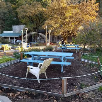 Apple Valley Country Store - Outdoor seating - Specialty Food Near Me - Hood River, Oregon Apple Valley Country Store - Outdoor seating - Specialty Food Near Me - Hood River, Oregon