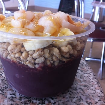 Beach Bowls Acai Cafe - Veggie Açaí Bowl topped with granola, bananas, lychee and honey - Juice Bars & Smoothies Near Me - Redondo Beach, California