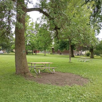 David Shentow Park - Picnic tables - Parks Near Me - Ottawa, Ontario David Shentow Park - Picnic tables - Parks Near Me - Ottawa, Ontario