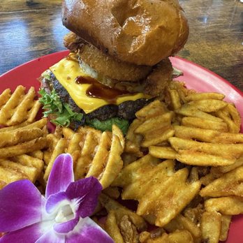 Guieb Cafe - Kalihifornia Burger - New American Near Me - Honolulu, Hawaii