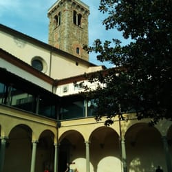 Badia Fiesolana - Claustro de la abadía, que hoy día es sede del Europe University Institute