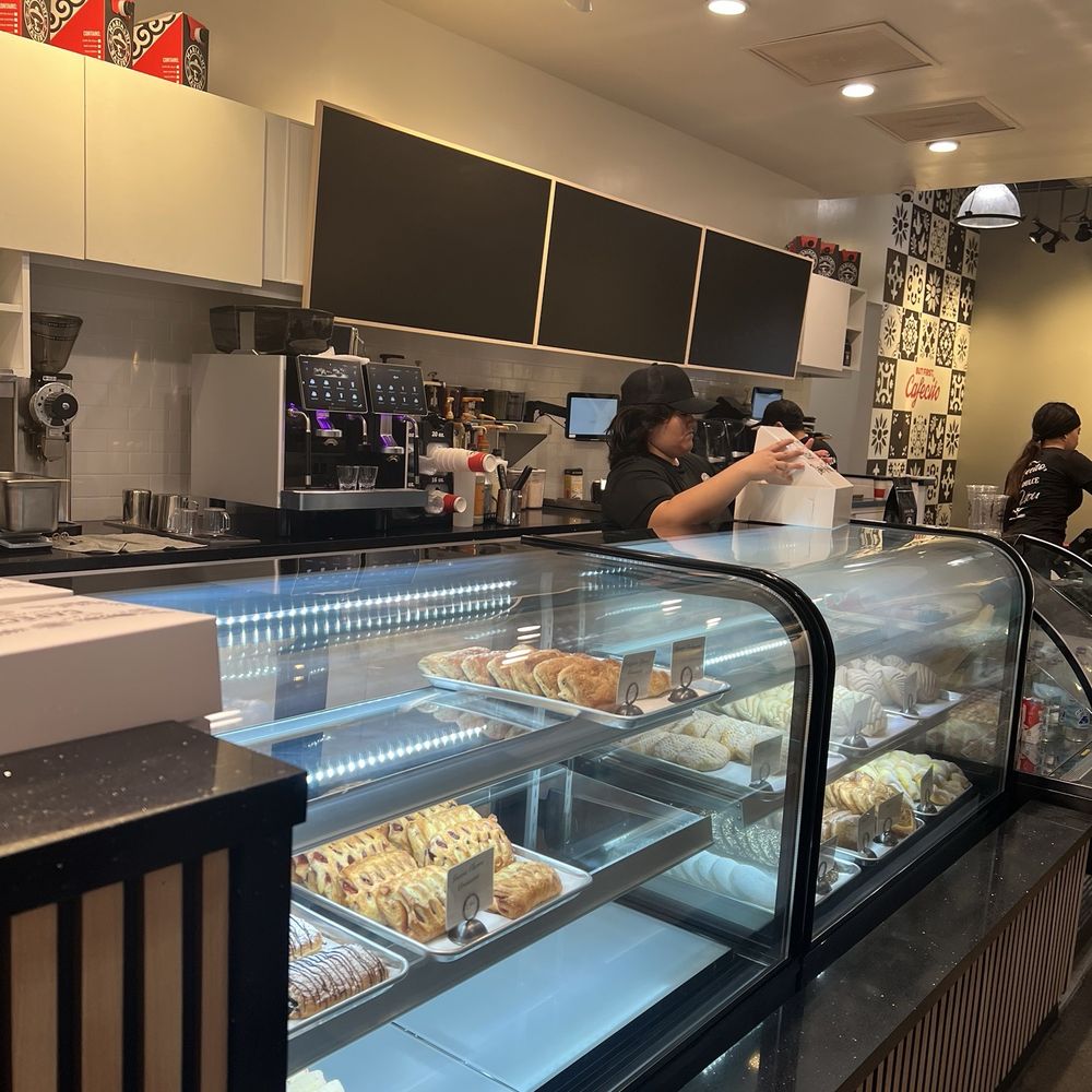 Mariachi Bakery - Very friendly staff. Very clean. - Coffee & Tea Near Me - Reseda, California